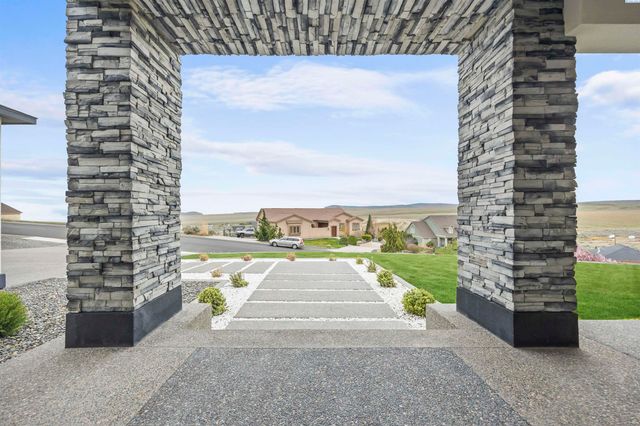 33812 Cantera Street, Kennewick, WA 99338