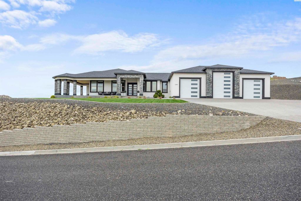 33812 Cantera Street, Kennewick, WA 99338