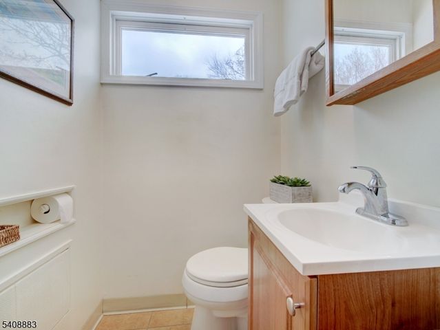 55 Watnong Dr, Morris Plains Boro, NJ 07950