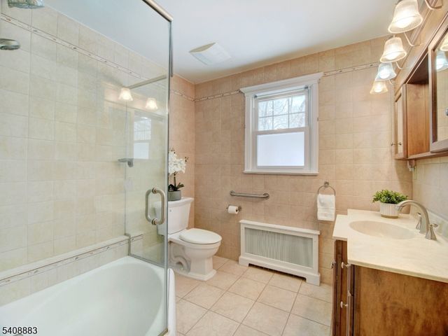 55 Watnong Dr, Morris Plains Boro, NJ 07950