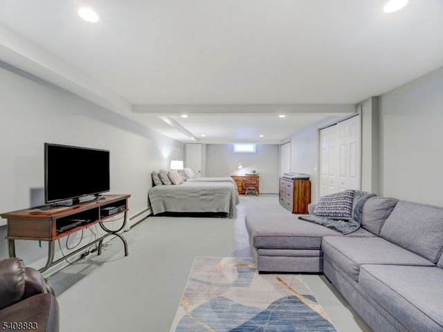 55 Watnong Dr, Morris Plains Boro, NJ 07950