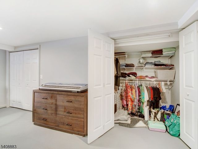 55 Watnong Dr, Morris Plains Boro, NJ 07950