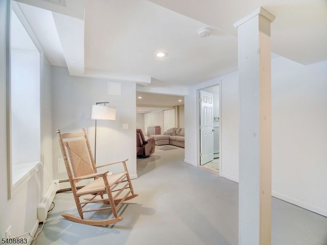 55 Watnong Dr, Morris Plains Boro, NJ 07950