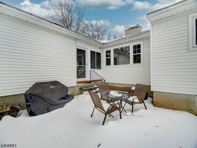 55 Watnong Dr, Morris Plains Boro, NJ 07950