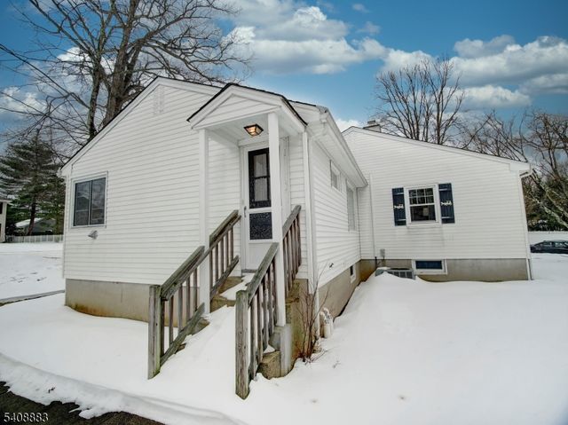 55 Watnong Dr, Morris Plains Boro, NJ 07950