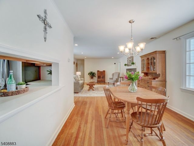 55 Watnong Dr, Morris Plains Boro, NJ 07950