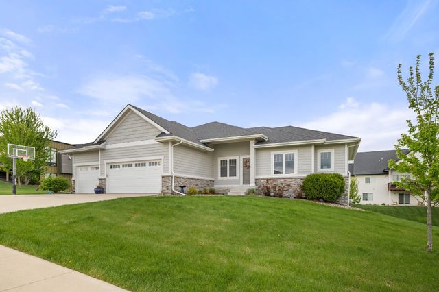 3910 Wildwood Court, Waukee, IA 50263