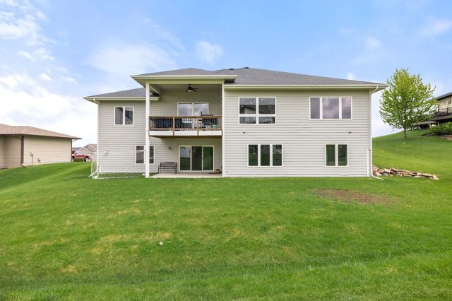 3910 Wildwood Court, Waukee, IA 50263