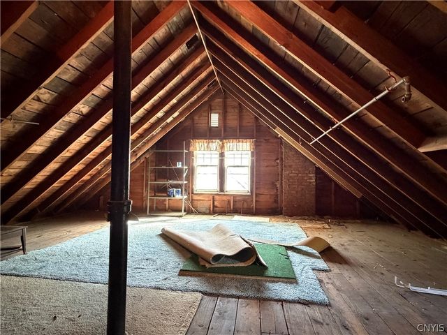 1317 Northcliffe Road, Syracuse, NY 13206