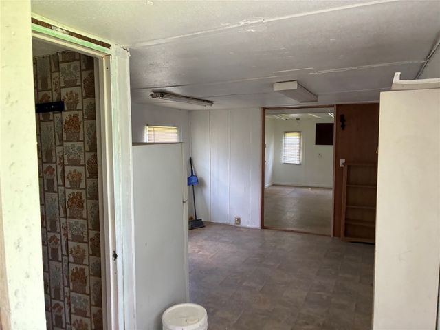 328 Creekview Meadows Drive, Springtown, TX 76082