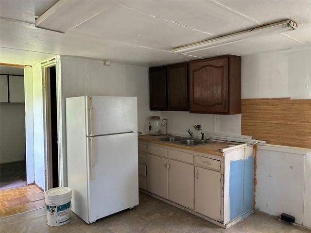328 Creekview Meadows Drive, Springtown, TX 76082