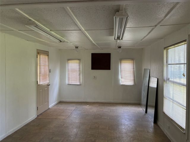 328 Creekview Meadows Drive, Springtown, TX 76082