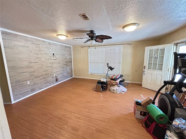 328 Creekview Meadows Drive, Springtown, TX 76082