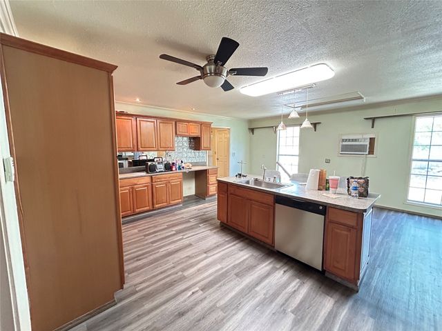 328 Creekview Meadows Drive, Springtown, TX 76082