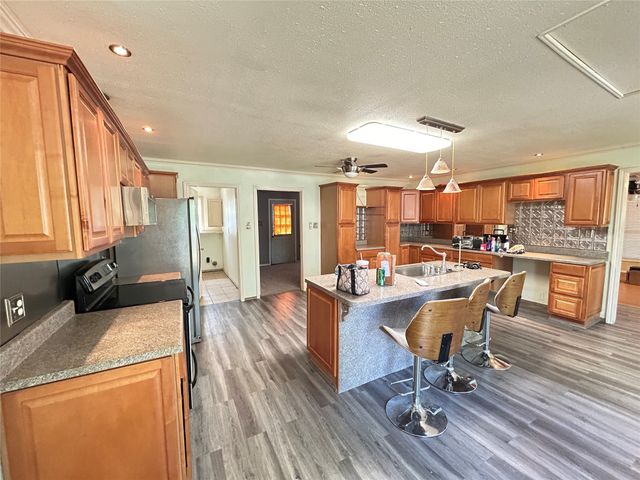 328 Creekview Meadows Drive, Springtown, TX 76082