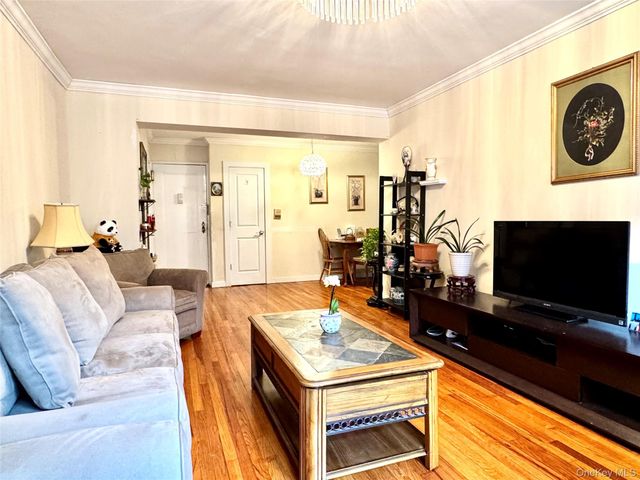 150-25 72ND Road 4C, Kew Garden Hills, NY 11367