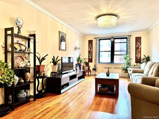 150-25 72ND Road 4C, Kew Garden Hills, NY 11367