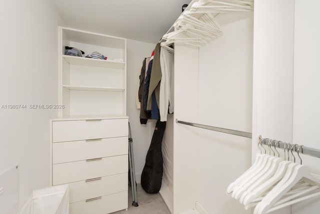 16385 Biscayne Blvd 2304, North Miami Beach, FL 33160