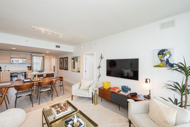 16385 Biscayne Blvd 2304, North Miami Beach, FL 33160