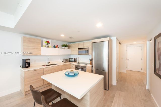 16385 Biscayne Blvd 2304, North Miami Beach, FL 33160