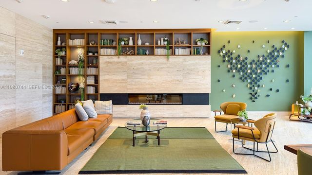 16385 Biscayne Blvd 2304, North Miami Beach, FL 33160