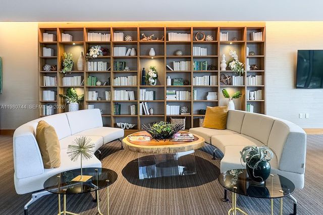 16385 Biscayne Blvd 2304, North Miami Beach, FL 33160