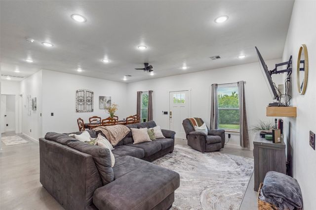 37299 Lake Road, Shawnee, OK 74801