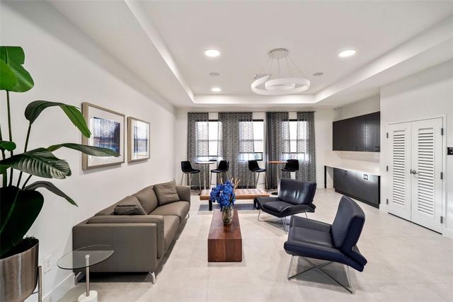 659 NW 204th Street, Miami, FL 33169