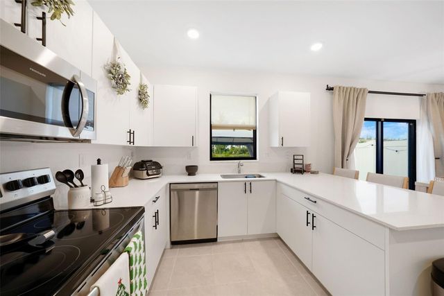 659 NW 204th Street, Miami, FL 33169