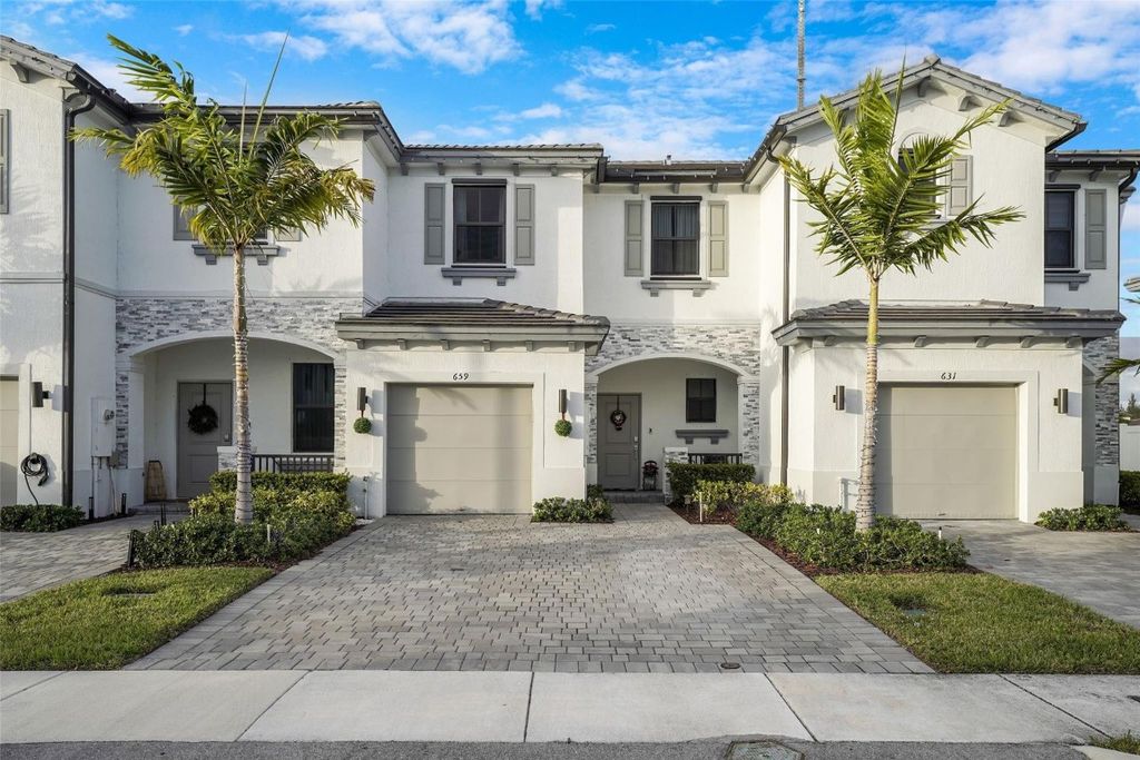 659 NW 204th Street, Miami, FL 33169