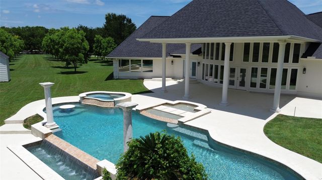 4726 Gainsborough Drive, Brookshire, TX 77423