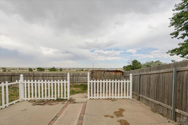 544 N Raymont Dr, Pueblo West, CO 81007