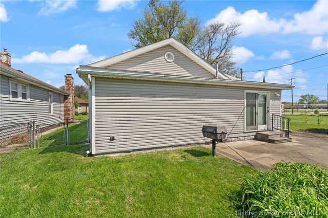 223 Virginia Avenue, Sellersburg, IN 47172