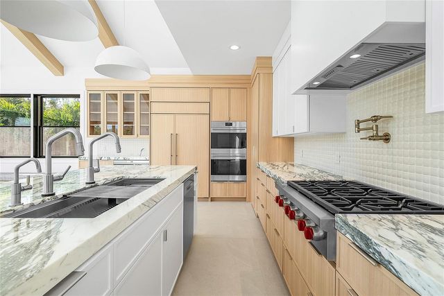 8 Leeward Circle, Jupiter, FL 33469