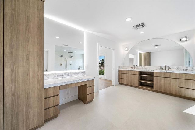 8 Leeward Circle, Jupiter, FL 33469