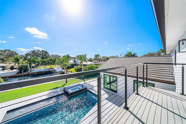 8 Leeward Circle, Jupiter, FL 33469