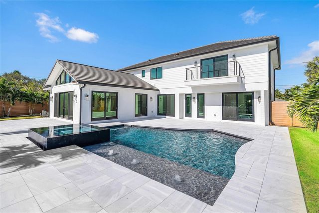 8 Leeward Circle, Jupiter, FL 33469