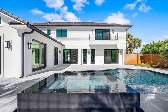 8 Leeward Circle, Jupiter, FL 33469
