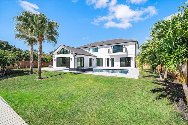 8 Leeward Circle, Jupiter, FL 33469