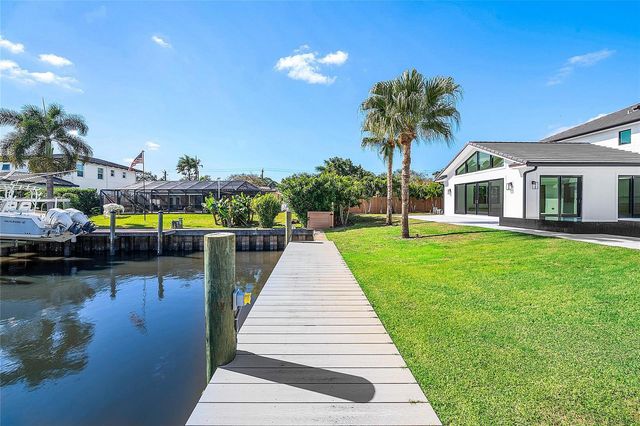 8 Leeward Circle, Jupiter, FL 33469