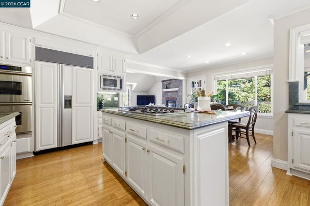 725 Castle Rock Rd, Walnut Creek, CA 94598