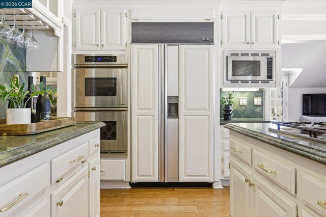 725 Castle Rock Rd, Walnut Creek, CA 94598