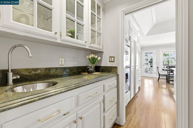 725 Castle Rock Rd, Walnut Creek, CA 94598