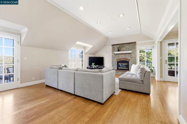 725 Castle Rock Rd, Walnut Creek, CA 94598