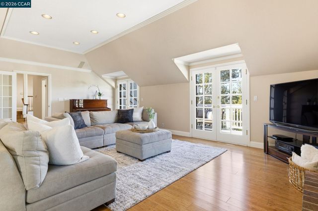 725 Castle Rock Rd, Walnut Creek, CA 94598