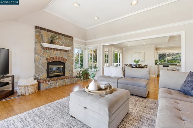 725 Castle Rock Rd, Walnut Creek, CA 94598