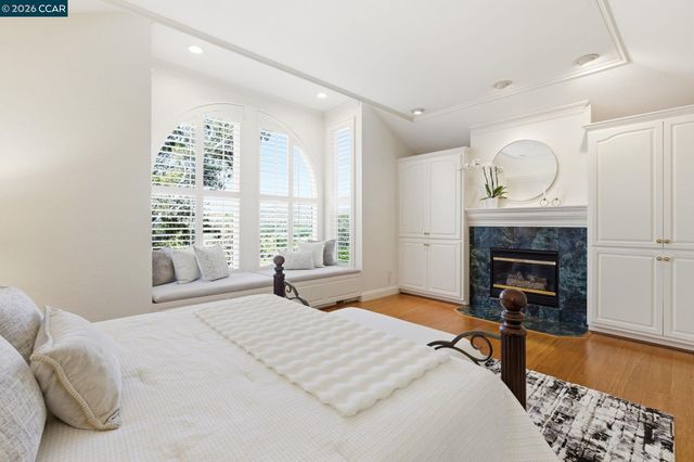 725 Castle Rock Rd, Walnut Creek, CA 94598