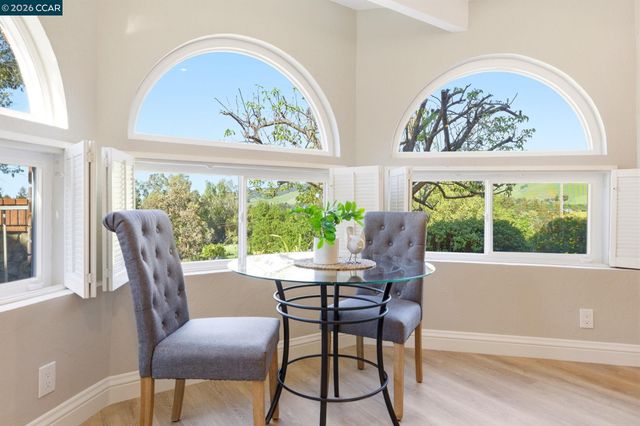 725 Castle Rock Rd, Walnut Creek, CA 94598