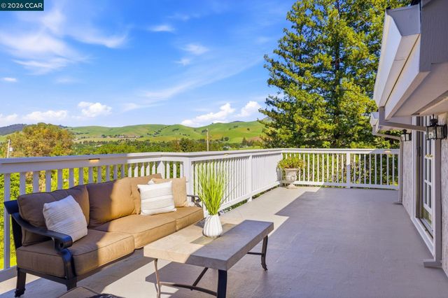 725 Castle Rock Rd, Walnut Creek, CA 94598