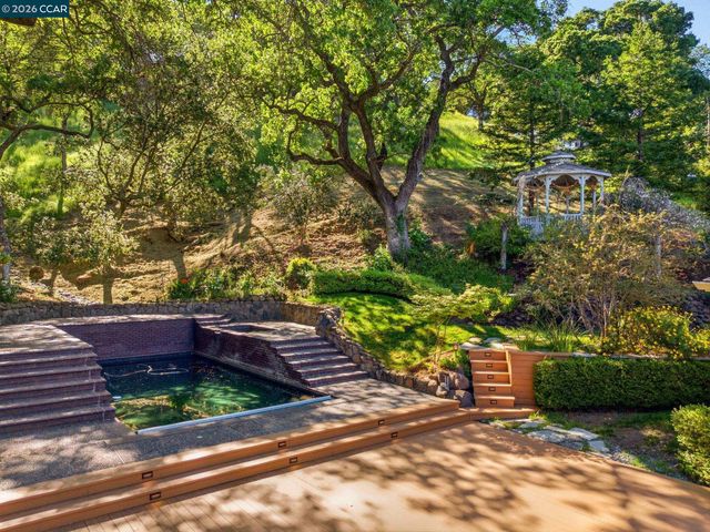 725 Castle Rock Rd, Walnut Creek, CA 94598